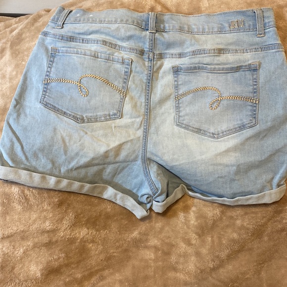 Sold! Denim shorts - Picture 5 of 7